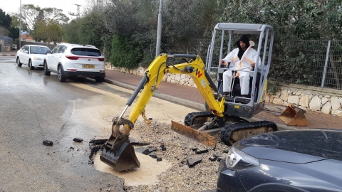 אחזקת ישובים - תיקום פיצוץ מים.jpg